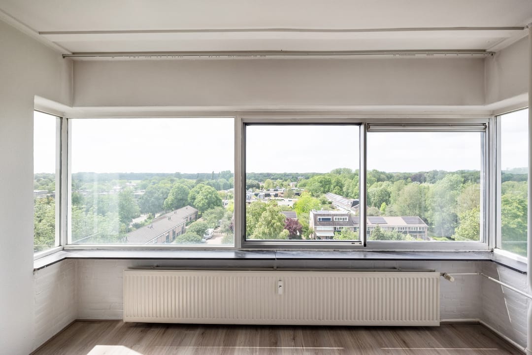 Bright 3 Room Top Floor Apartment with West Facing Balcony — 7