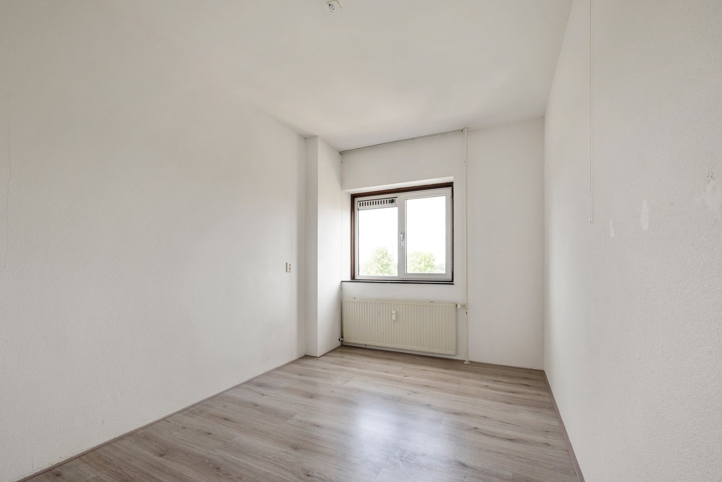 Bright 3 Room Top Floor Apartment with West Facing Balcony — 14