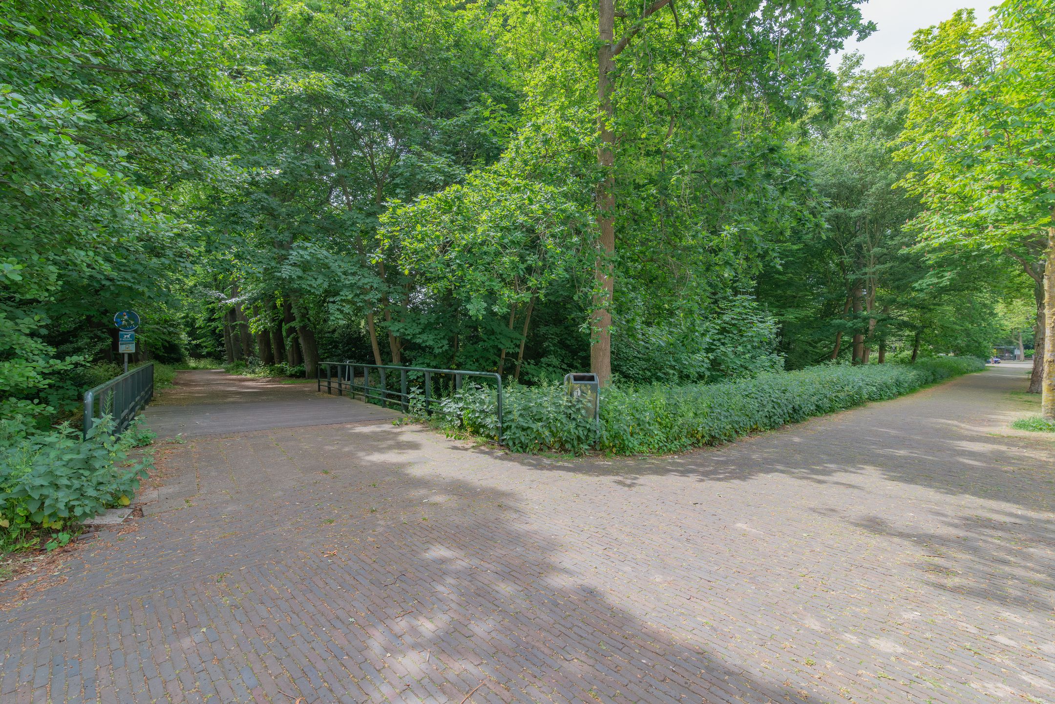 Elegant eight room terraced house with park view in prestigious Benoordenhout — 21