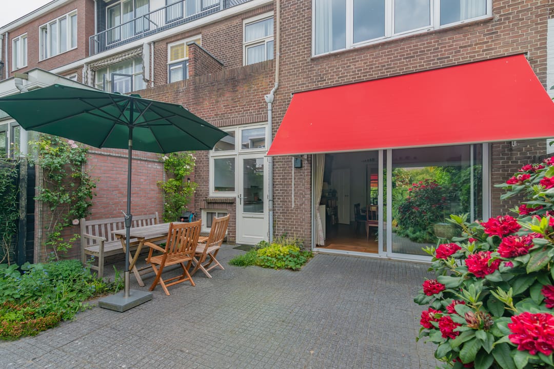 Elegant eight room terraced house with park view in prestigious Benoordenhout — 8