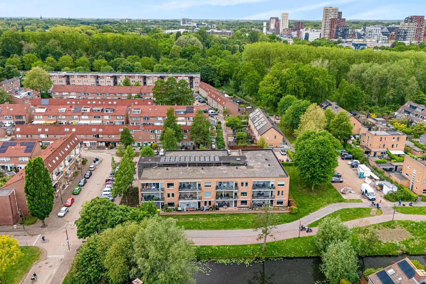 Spacious Apartment with Water View and Three Bedrooms in Fokkesteeg — 40