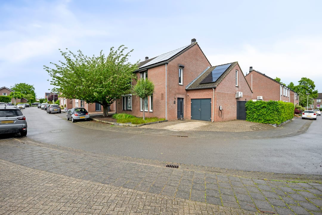 Spacious Semi-Detached Family Home with Extension in Berg aan de Maas