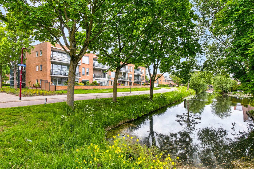 Spacious Apartment with Water View and Three Bedrooms in Fokkesteeg — 32