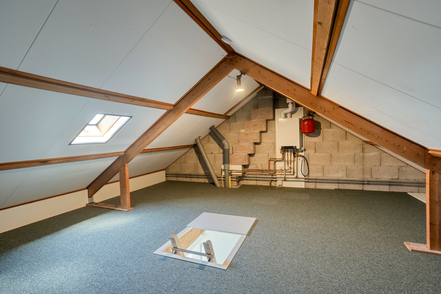 Corner Home with Driveway and Spacious Garden in Quiet Limmen Neighborhood — 19