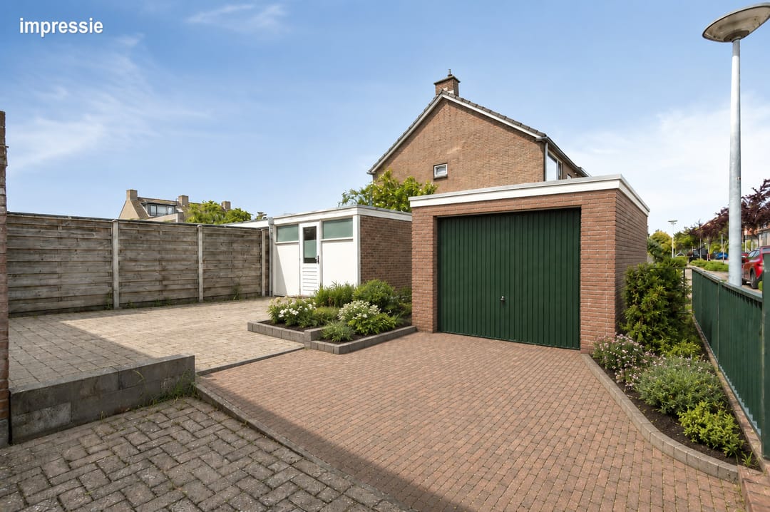 Corner Home with Driveway and Spacious Garden in Quiet Limmen Neighborhood — 22