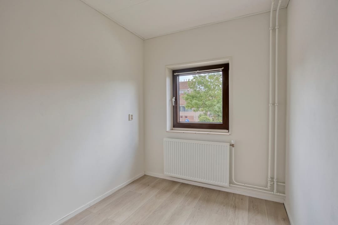 Corner Home with Driveway and Spacious Garden in Quiet Limmen Neighborhood — 16