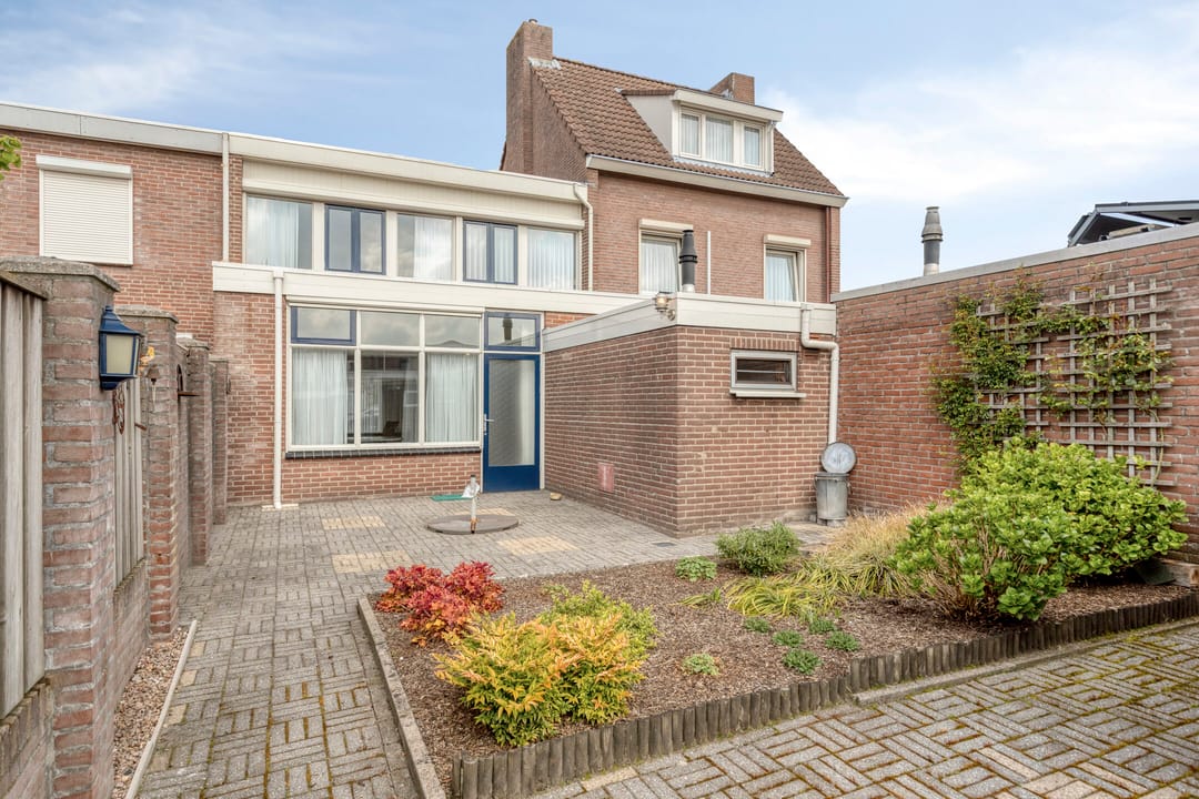 Extended terraced house with south-facing garden in Bergeijk — 26