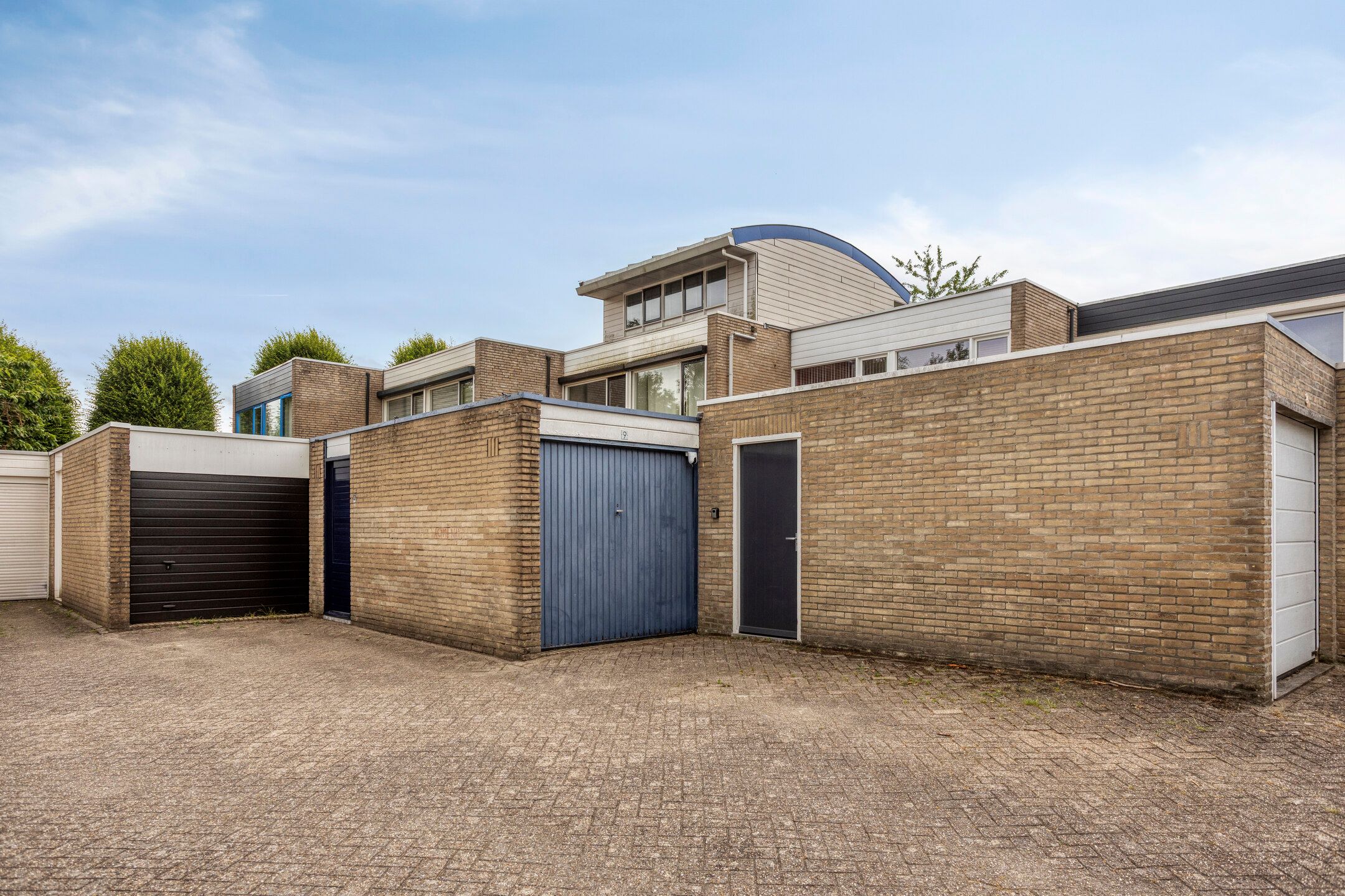 Spacious 3 Bedroom Terraced Home in Green Quiet Neighborhood — 24