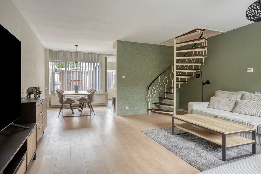 Spacious 3 Bedroom Terraced Home in Green Quiet Neighborhood — 7