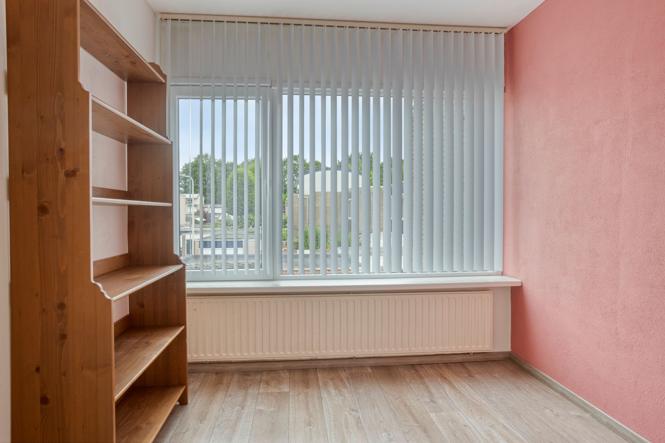 Spacious 3 Bedroom Terraced Home in Green Quiet Neighborhood — 18