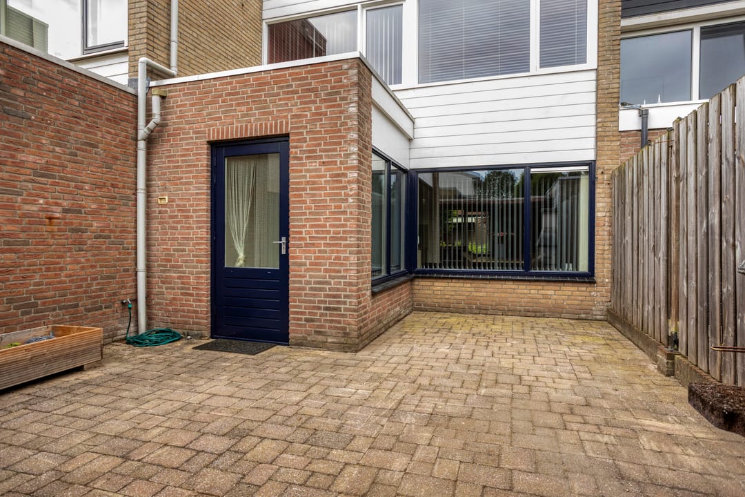 Spacious 3 Bedroom Terraced Home in Green Quiet Neighborhood — 22
