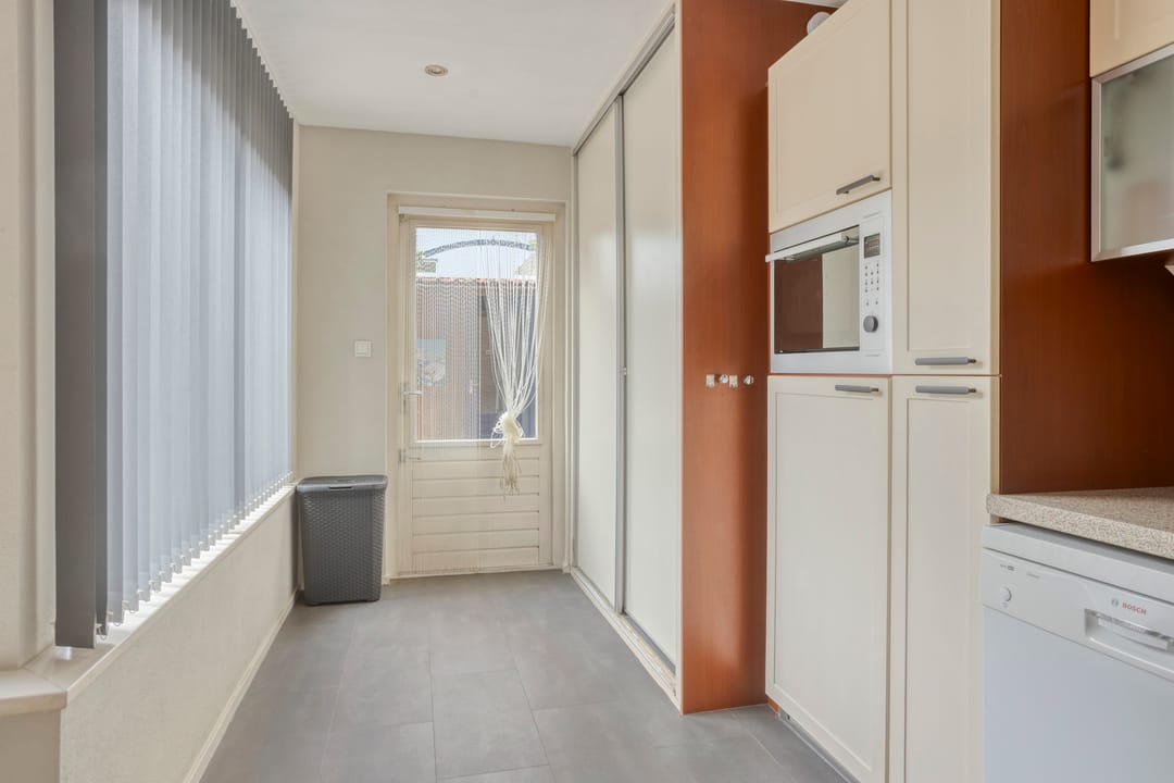 Spacious 3 Bedroom Terraced Home in Green Quiet Neighborhood — 13