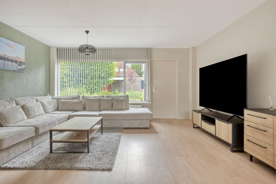 Spacious 3 Bedroom Terraced Home in Green Quiet Neighborhood — 8