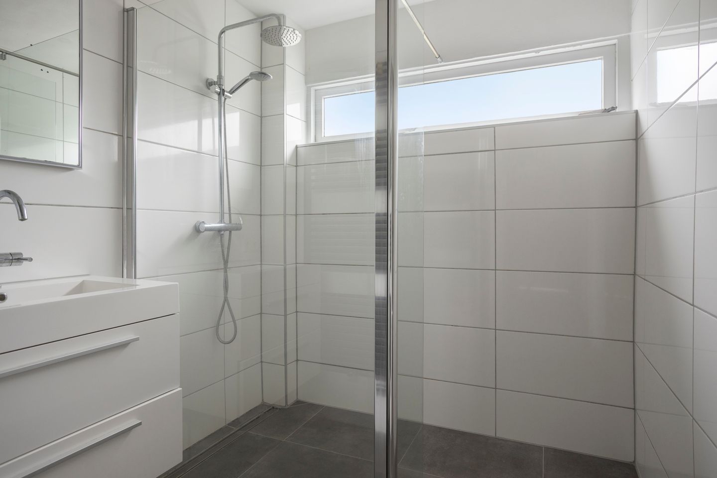 Spacious 3 Bedroom Terraced Home in Green Quiet Neighborhood — 20