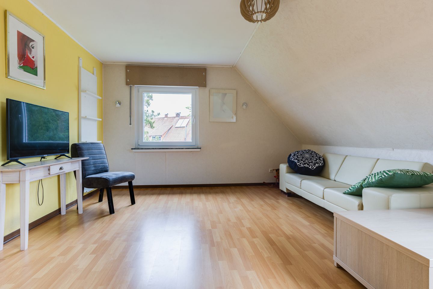 Spacious Detached Home with Double Living Potential in Quiet Geeste — 19