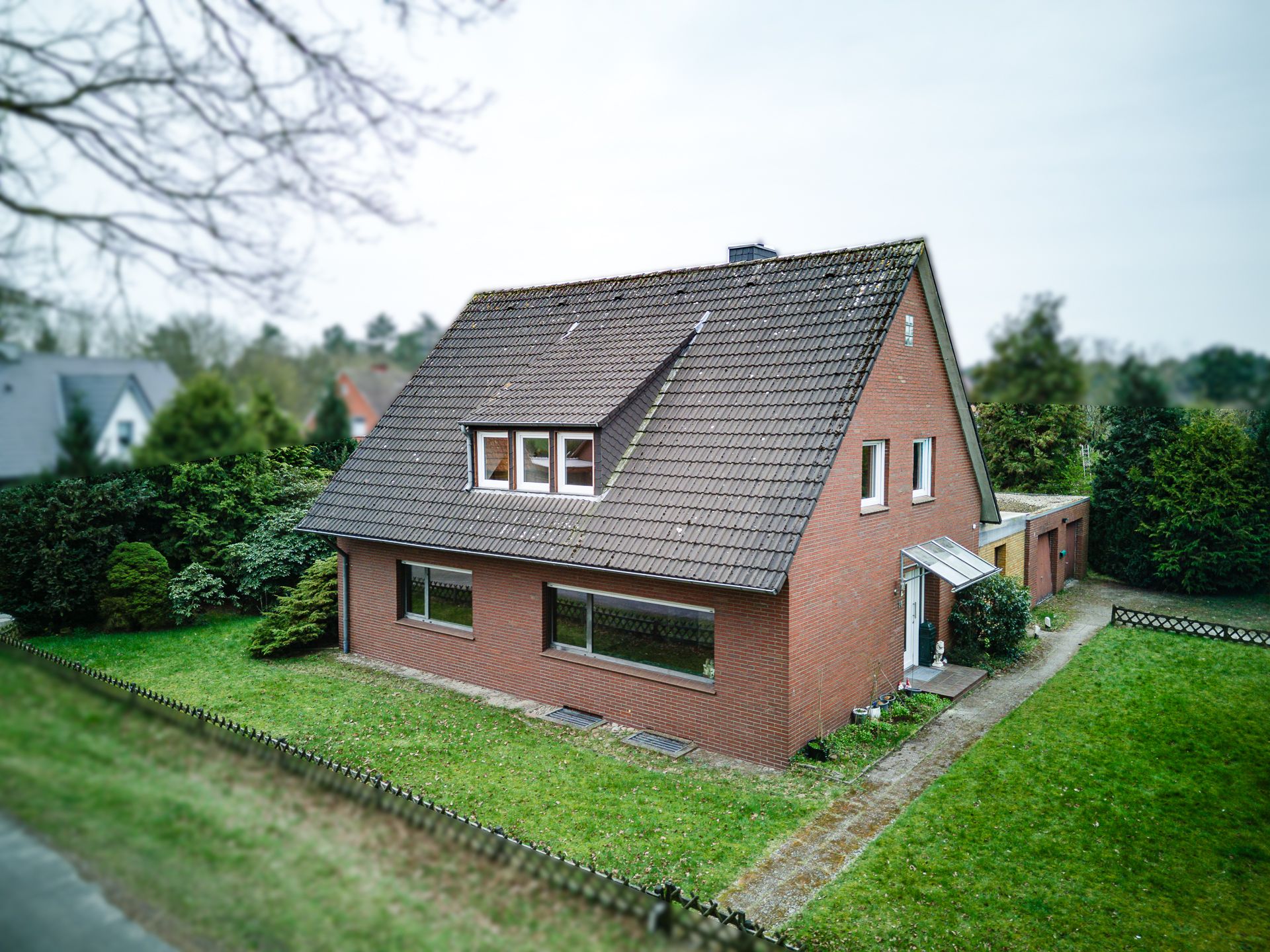 Spacious Detached Home with Double Living Potential in Quiet Geeste — 42