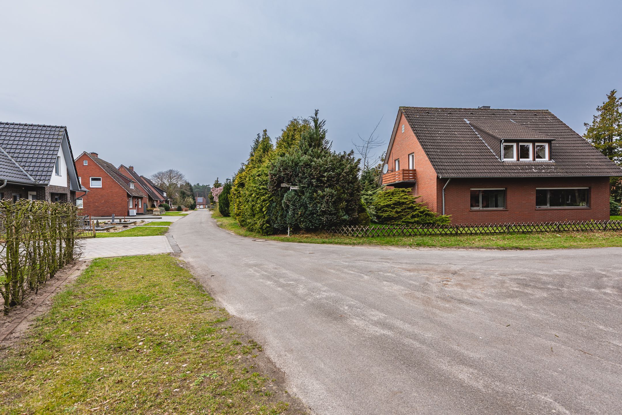 Spacious Detached Home with Double Living Potential in Quiet Geeste — 36