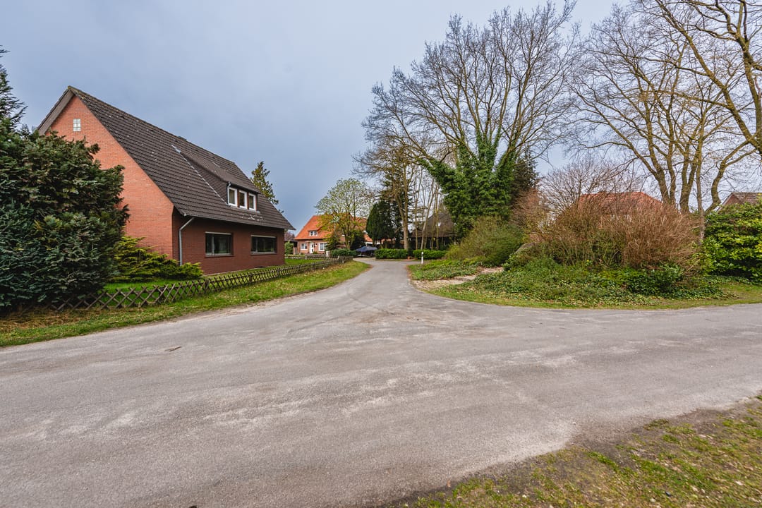 Spacious Detached Home with Double Living Potential in Quiet Geeste — 37