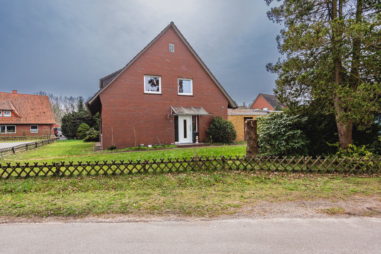 Spacious Detached Home with Double Living Potential in Quiet Geeste — 29