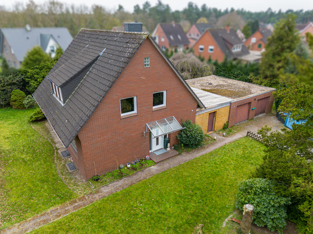 Spacious Detached Home with Double Living Potential in Quiet Geeste — 41