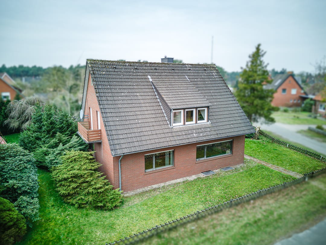 Spacious Detached Home with Double Living Potential in Quiet Geeste — 43