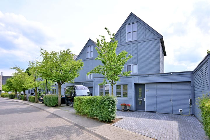 Photo 2 of M.C. Escherweg 57