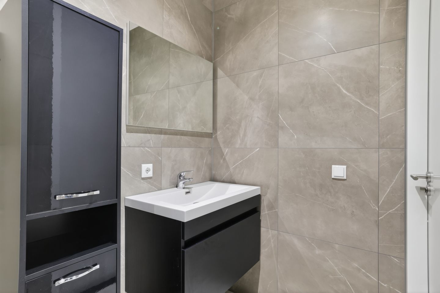 Foto 35 van Binnen Parallelweg 24-A