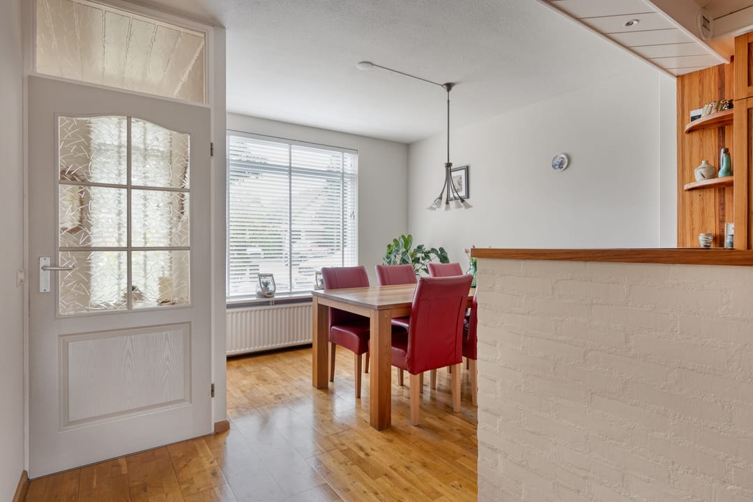 Spacious Family Home with Garden and Free-Standing Garage in Quiet Uden Neighborhood — 7