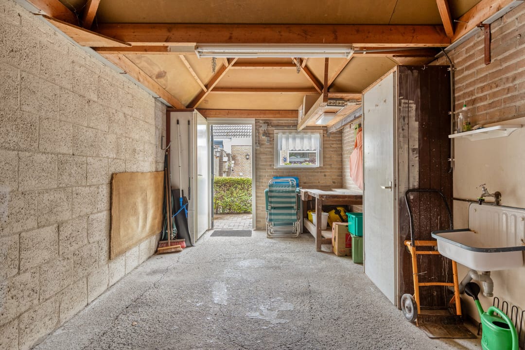 Spacious Family Home with Garden and Free-Standing Garage in Quiet Uden Neighborhood — 38