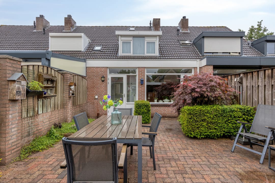 Spacious Family Home with Garden and Free-Standing Garage in Quiet Uden Neighborhood — 32