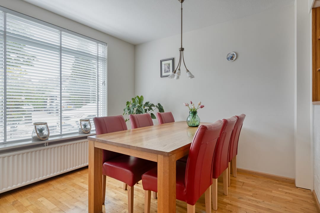 Spacious Family Home with Garden and Free-Standing Garage in Quiet Uden Neighborhood — 8