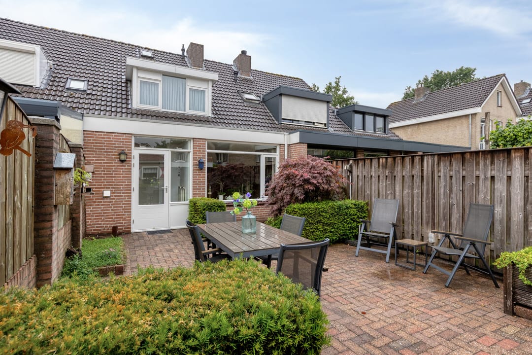 Spacious Family Home with Garden and Free-Standing Garage in Quiet Uden Neighborhood — 31