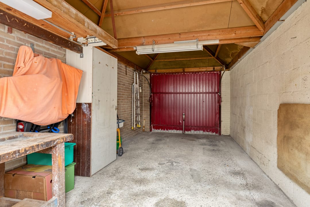 Spacious Family Home with Garden and Free-Standing Garage in Quiet Uden Neighborhood — 37