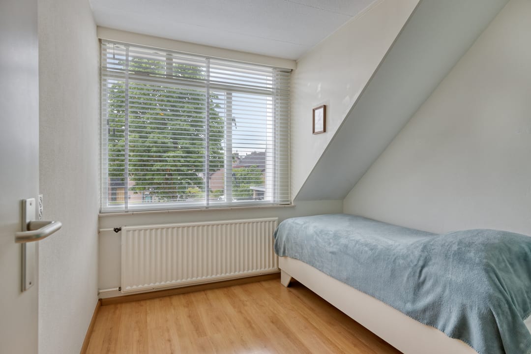Spacious Family Home with Garden and Free-Standing Garage in Quiet Uden Neighborhood — 22