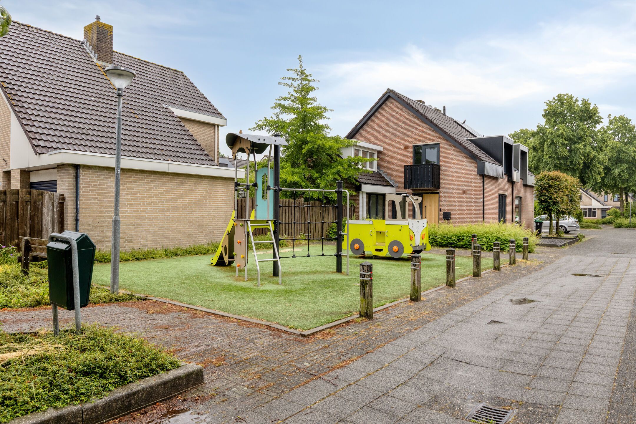 Spacious Family Home with Garden and Free-Standing Garage in Quiet Uden Neighborhood — 42
