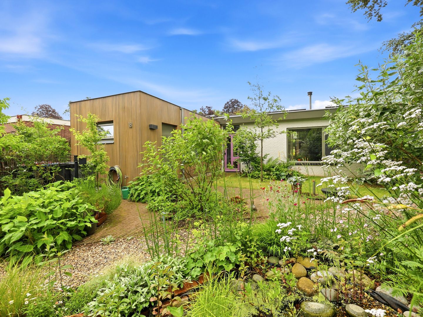 Fully Renovated Bungalow with South-Facing Garden and Basement in Quiet Eefde — 64