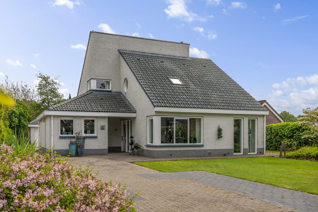 Spacious detached home with large garden in Klazienaveen