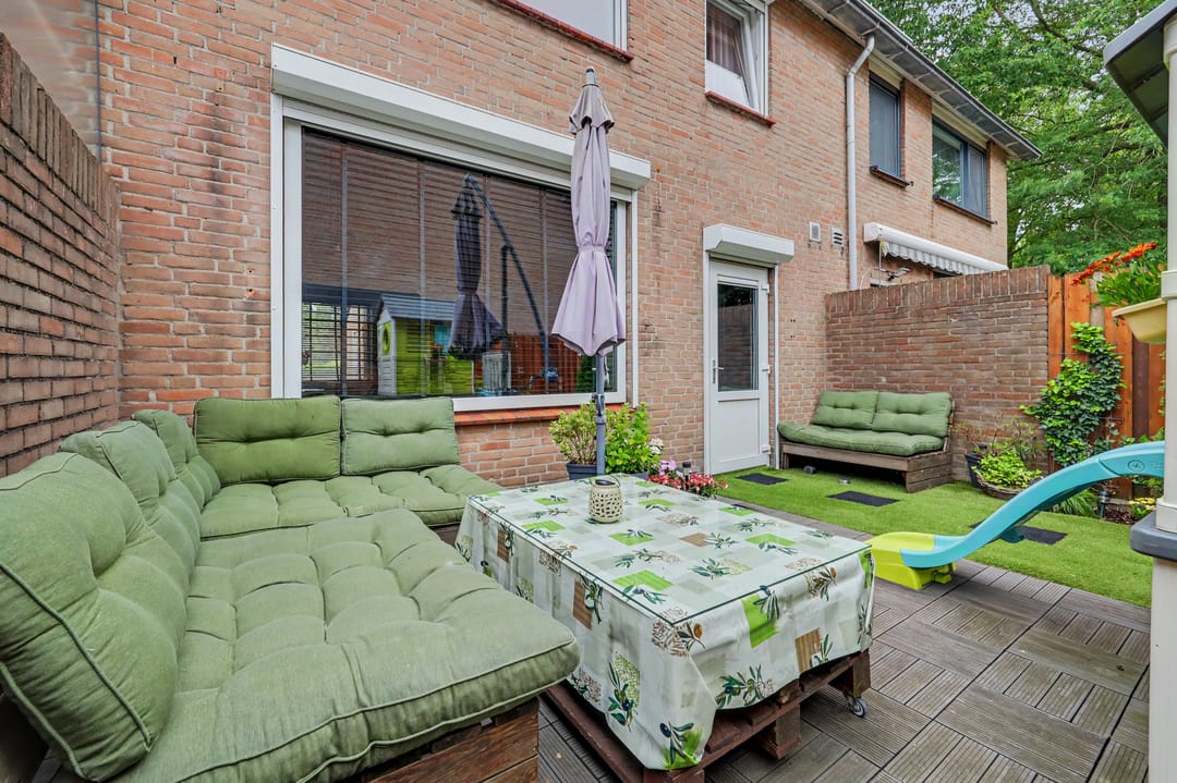 Spacious Terraced Home with West-Facing Garden in Waalwijk — 26