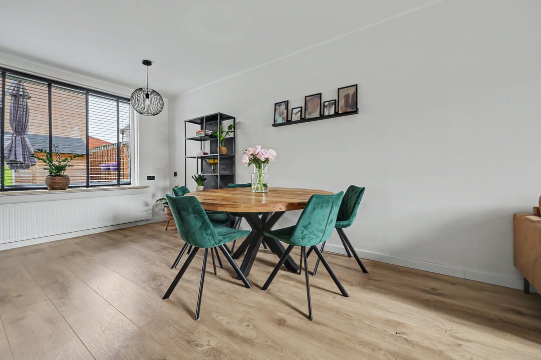Spacious Terraced Home with West-Facing Garden in Waalwijk — 11