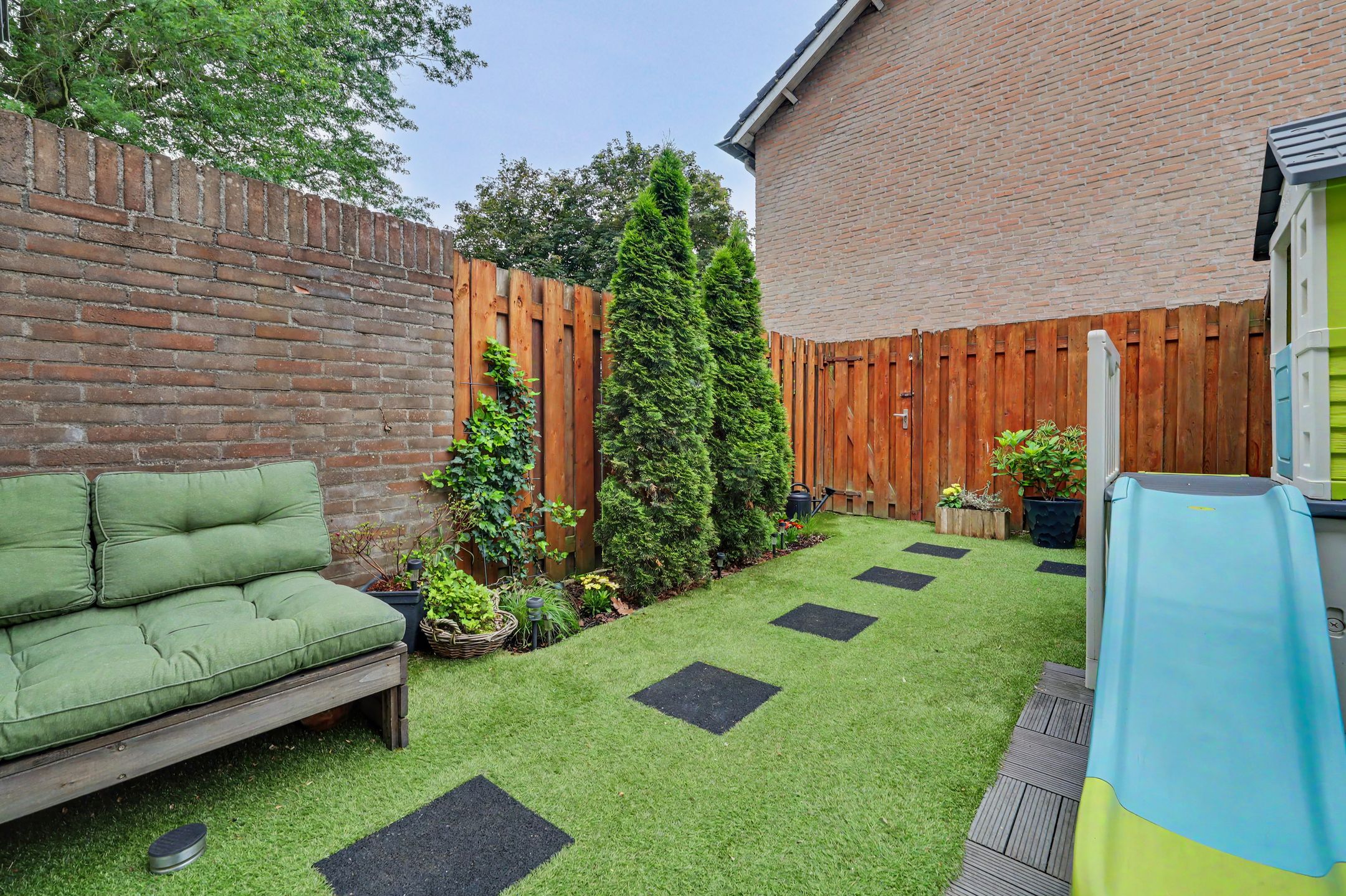 Spacious Terraced Home with West-Facing Garden in Waalwijk — 27
