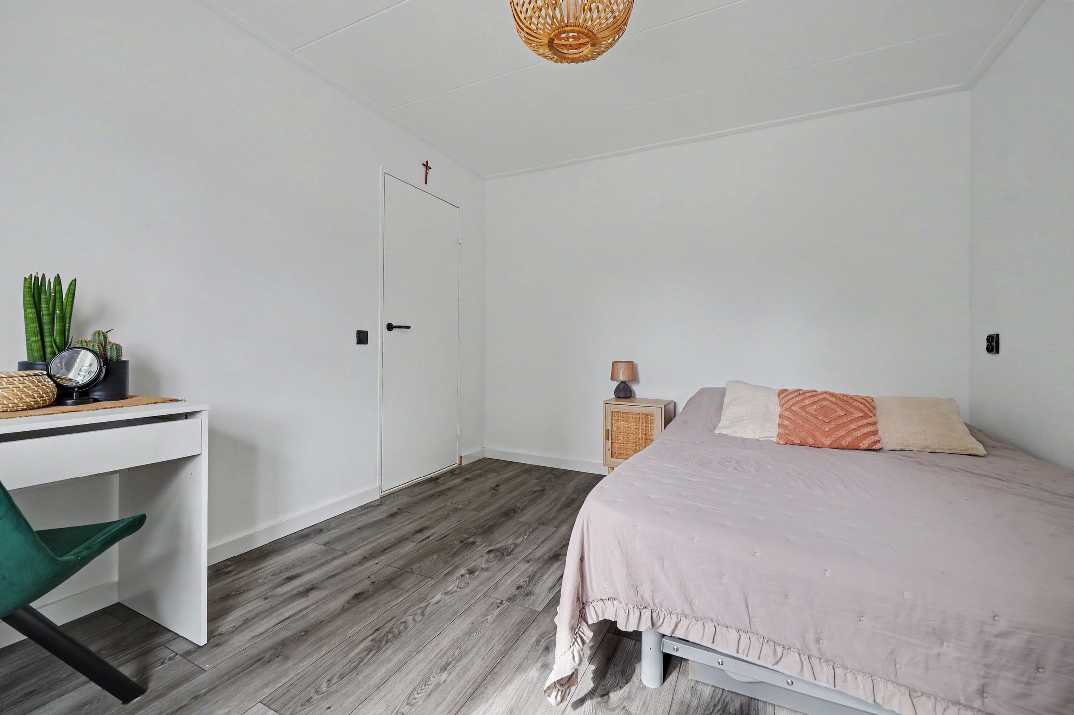 Spacious Terraced Home with West-Facing Garden in Waalwijk — 18