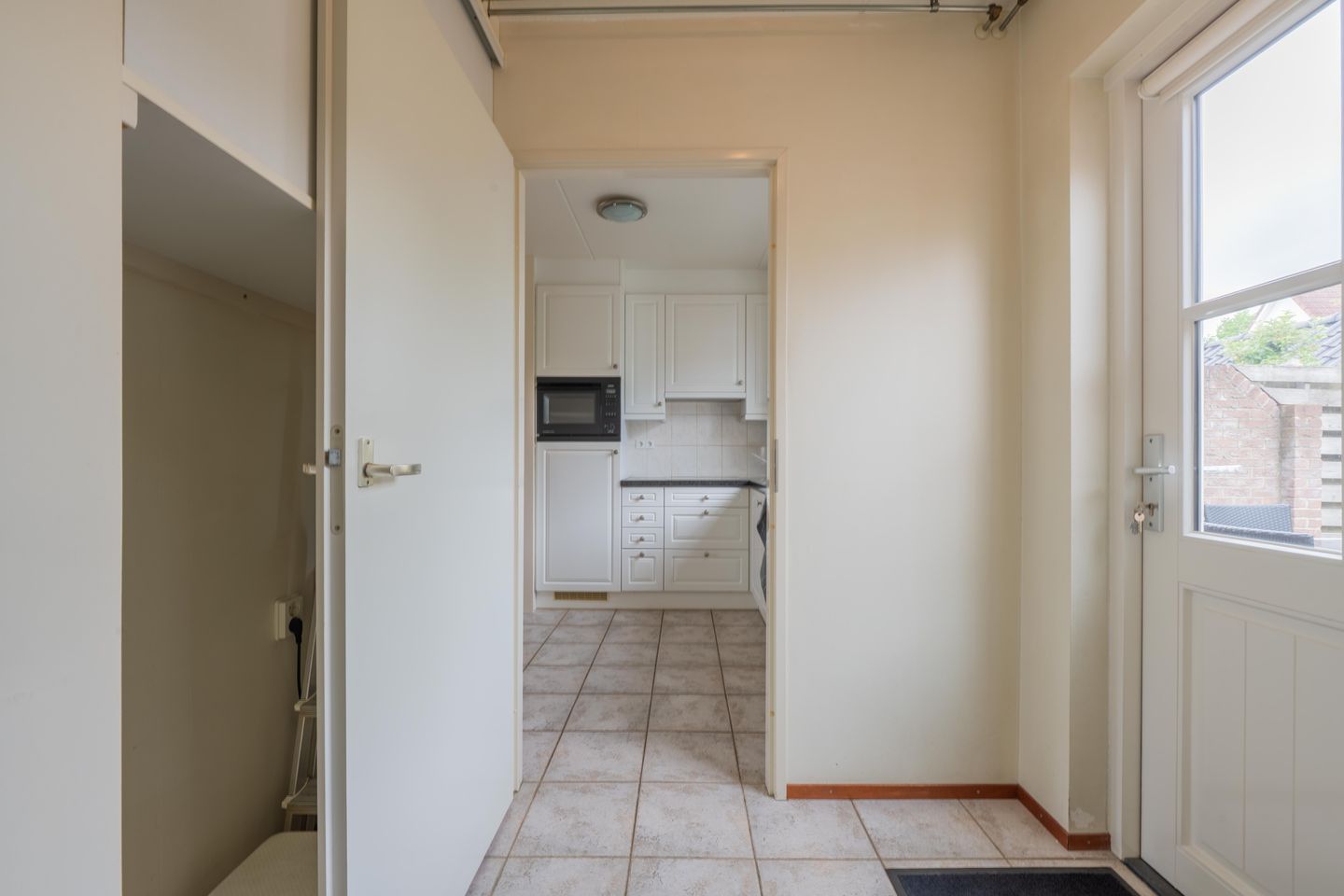 Spacious Half-Detached Home in Desirable Maurik — 25