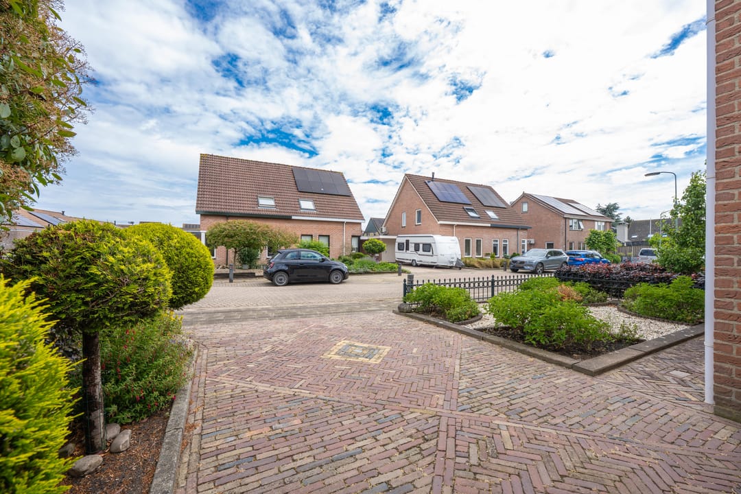 Spacious Half-Detached Home in Desirable Maurik — 11