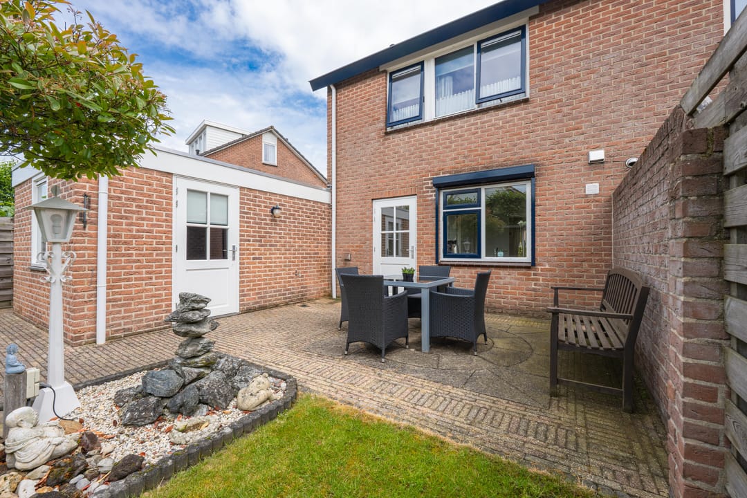 Spacious Half-Detached Home in Desirable Maurik — 38