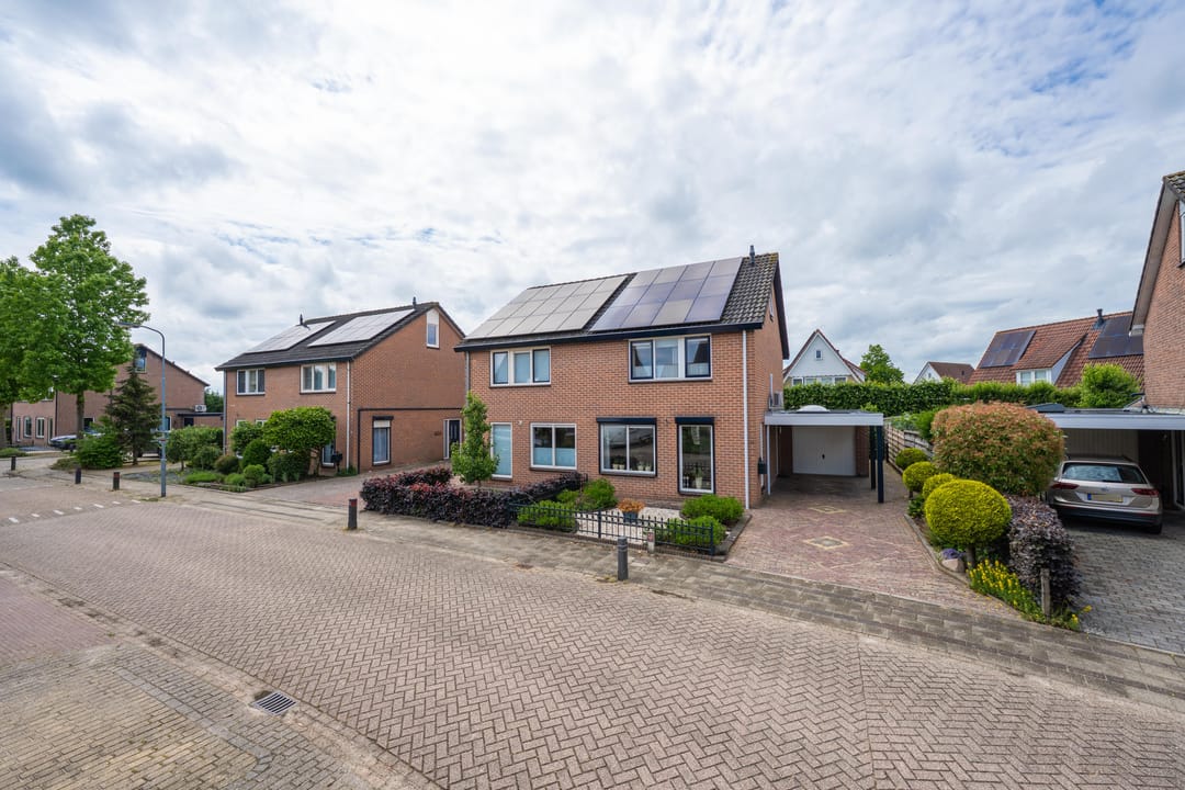 Spacious Half-Detached Home in Desirable Maurik — 53