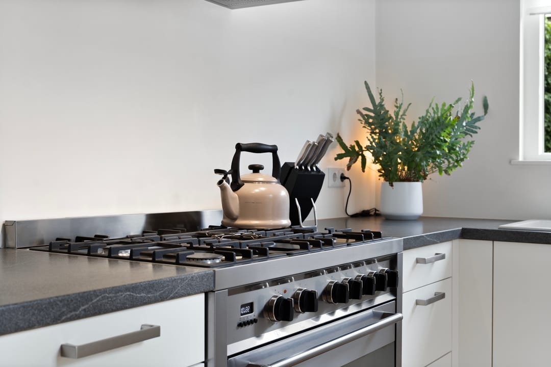 Characterful 1930s Townhouse with Original Details and Modern Comfort — 17