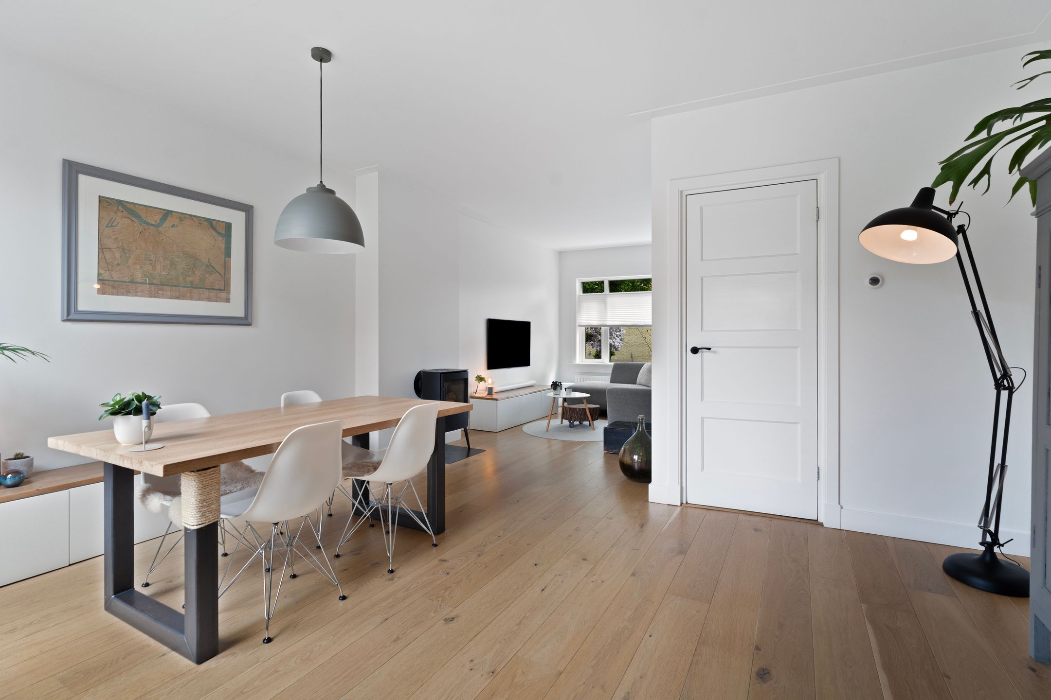 Characterful 1930s Townhouse with Original Details and Modern Comfort — 12