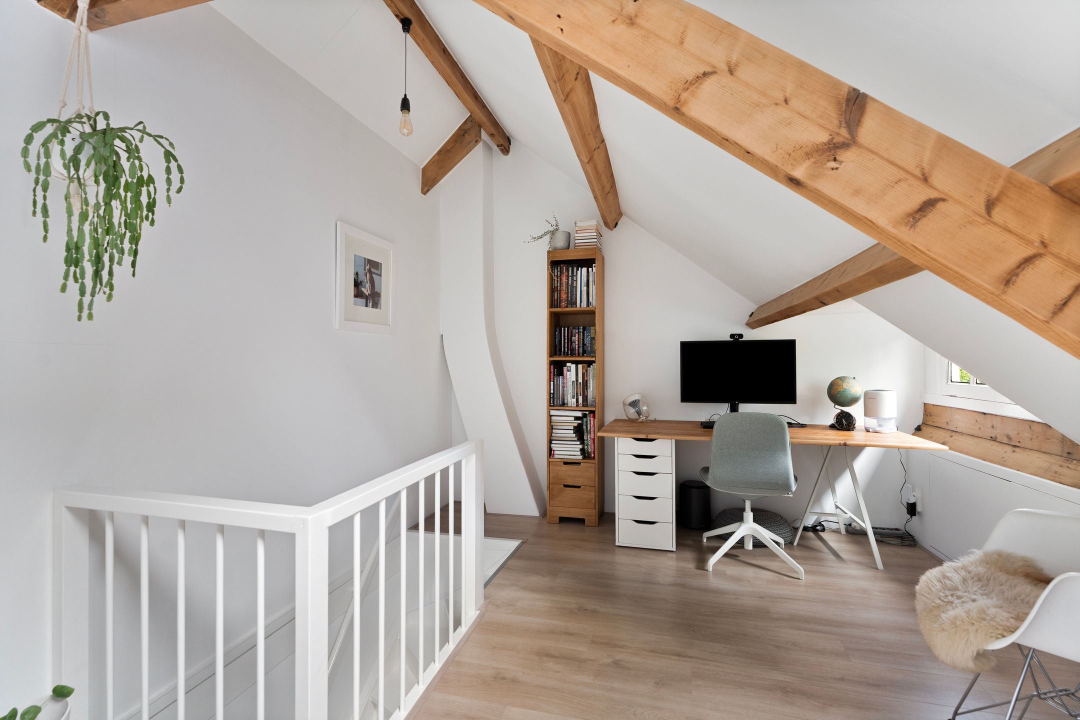 Characterful 1930s Townhouse with Original Details and Modern Comfort — 27