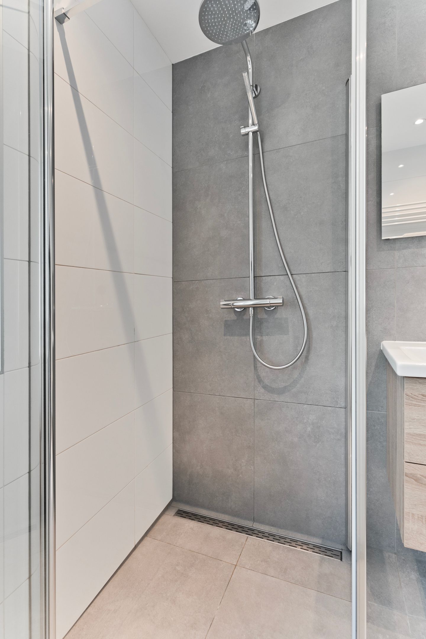 Characterful 1930s Townhouse with Original Details and Modern Comfort — 40