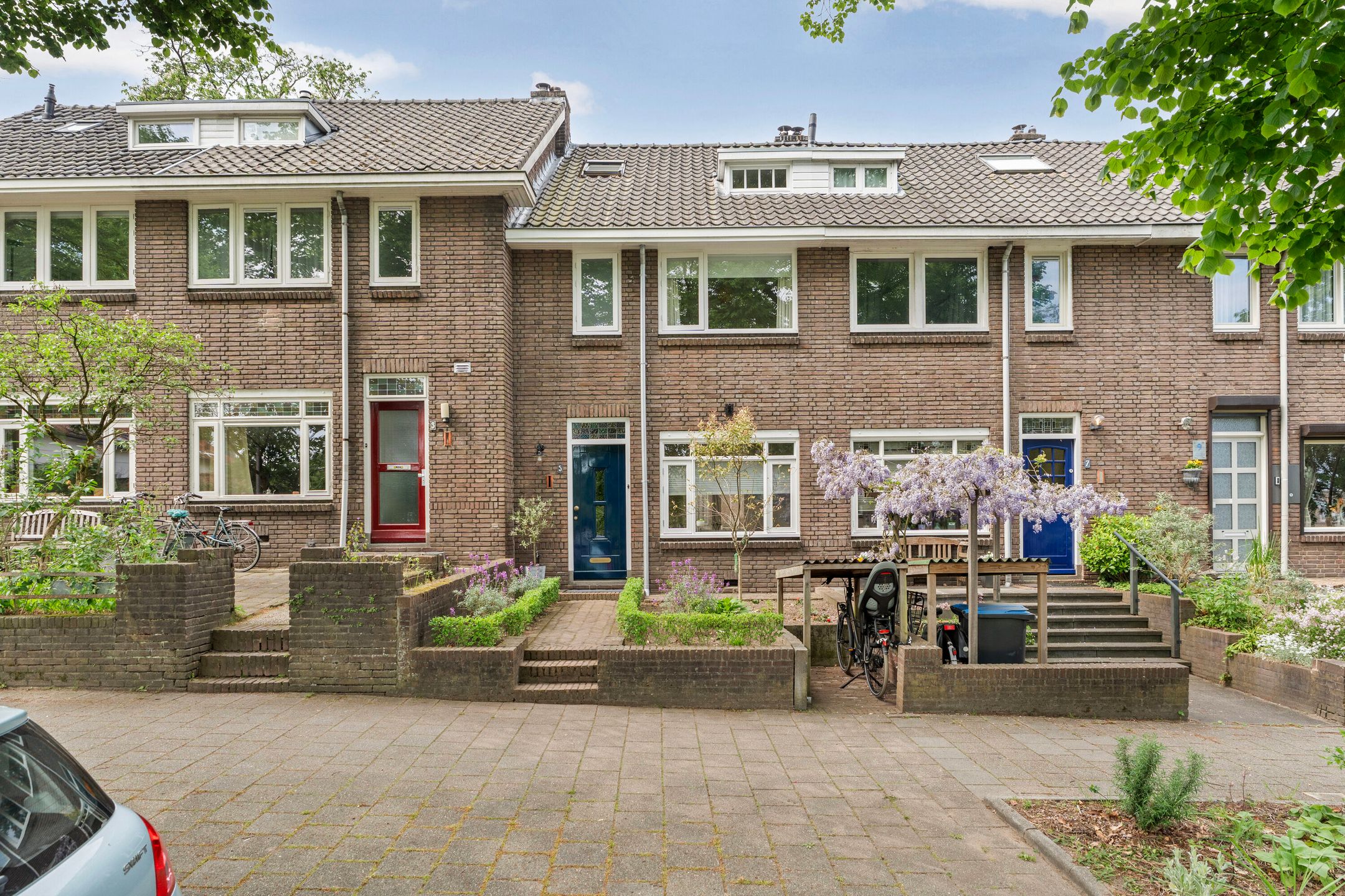 Characterful 1930s Townhouse with Original Details and Modern Comfort — 51